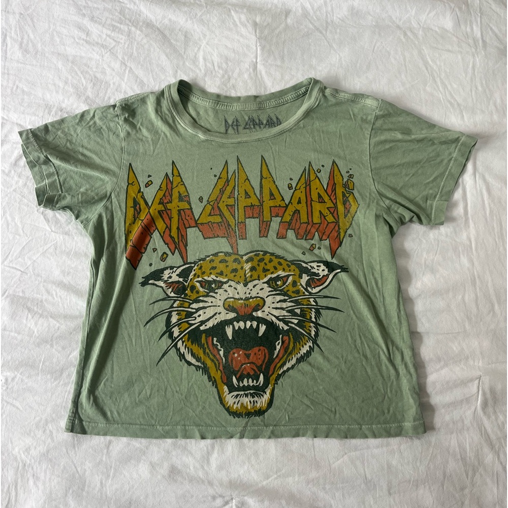 Def leopard cropped tee